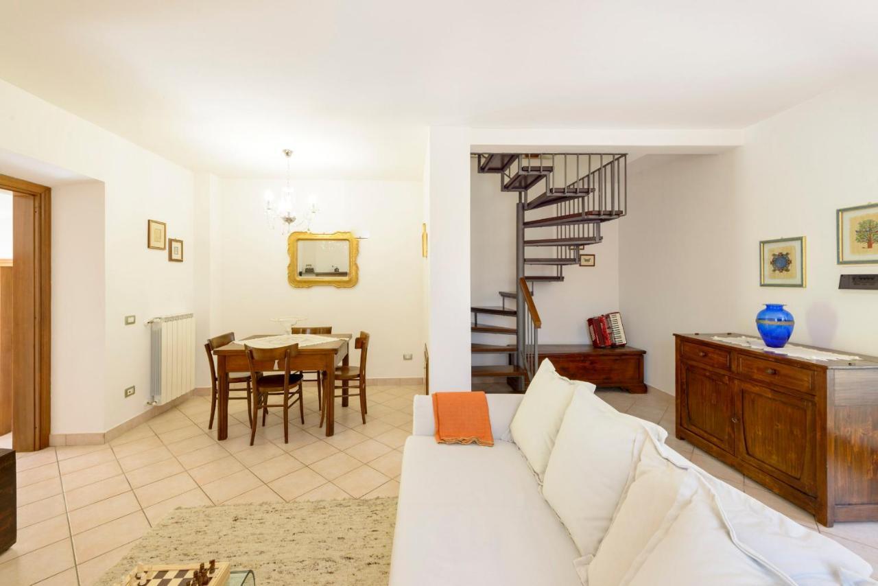 Casa Vacanze San Vittorino กุบบีโอ ภายนอก รูปภาพ
