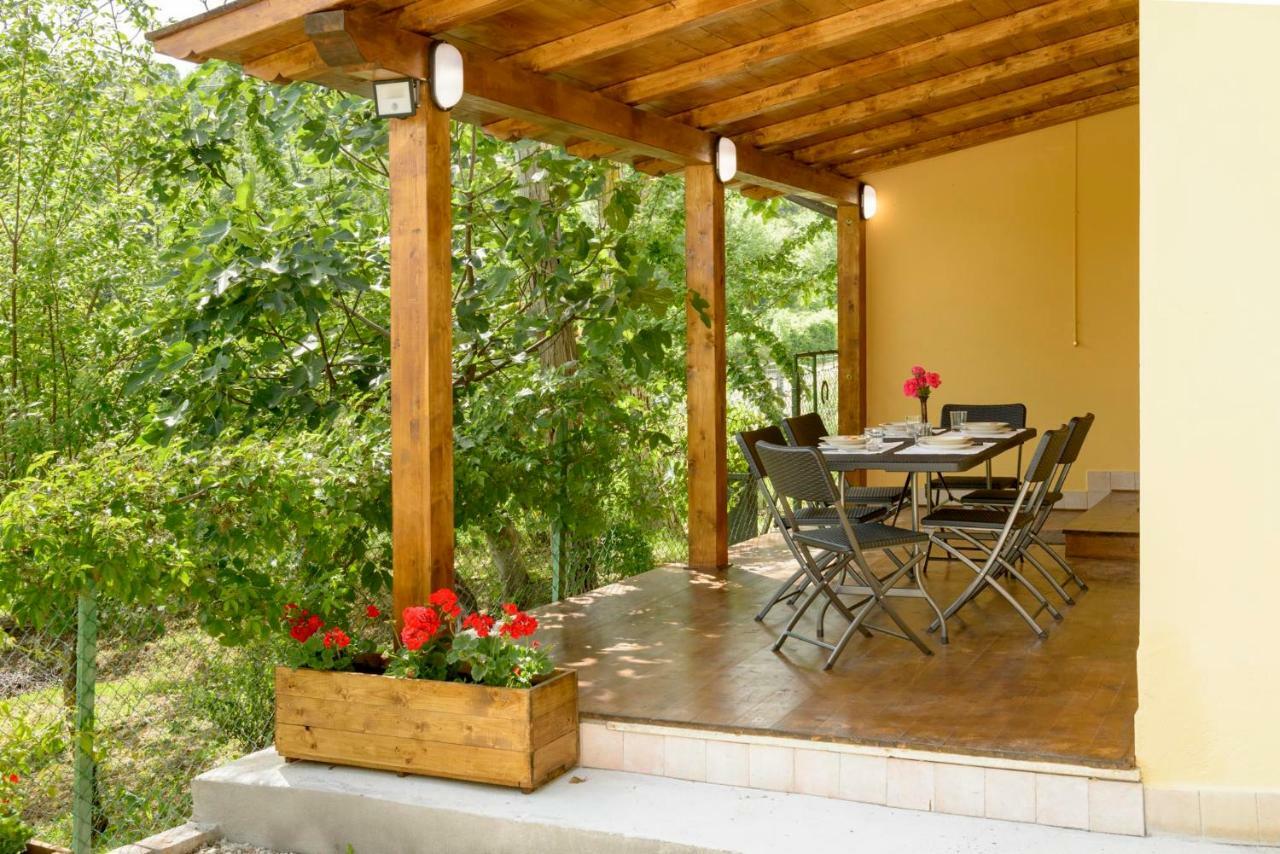 Casa Vacanze San Vittorino กุบบีโอ ภายนอก รูปภาพ